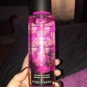 Victoria Secrets: Cashmere Snow ❄️final price❤️
